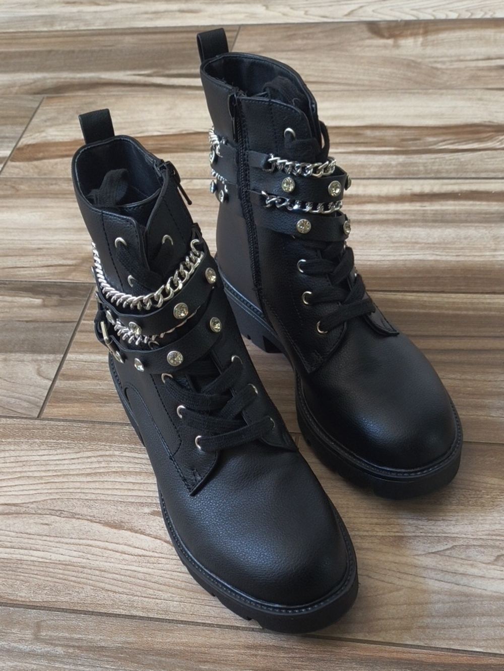 Blingy Boots 🖤